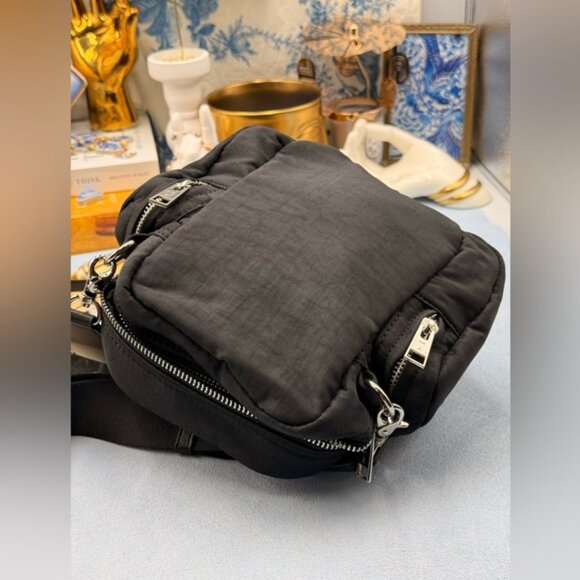 🆕 AMI 🧿 NWOT Tonal Heart Crossbody Pocket Bag - Picture 10 of 16